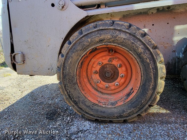 image for item DO3541 Bobcat  skid steer loader