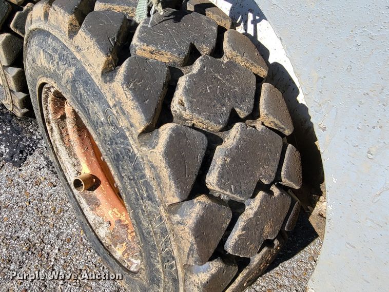 image for item DO3541 Bobcat  skid steer loader