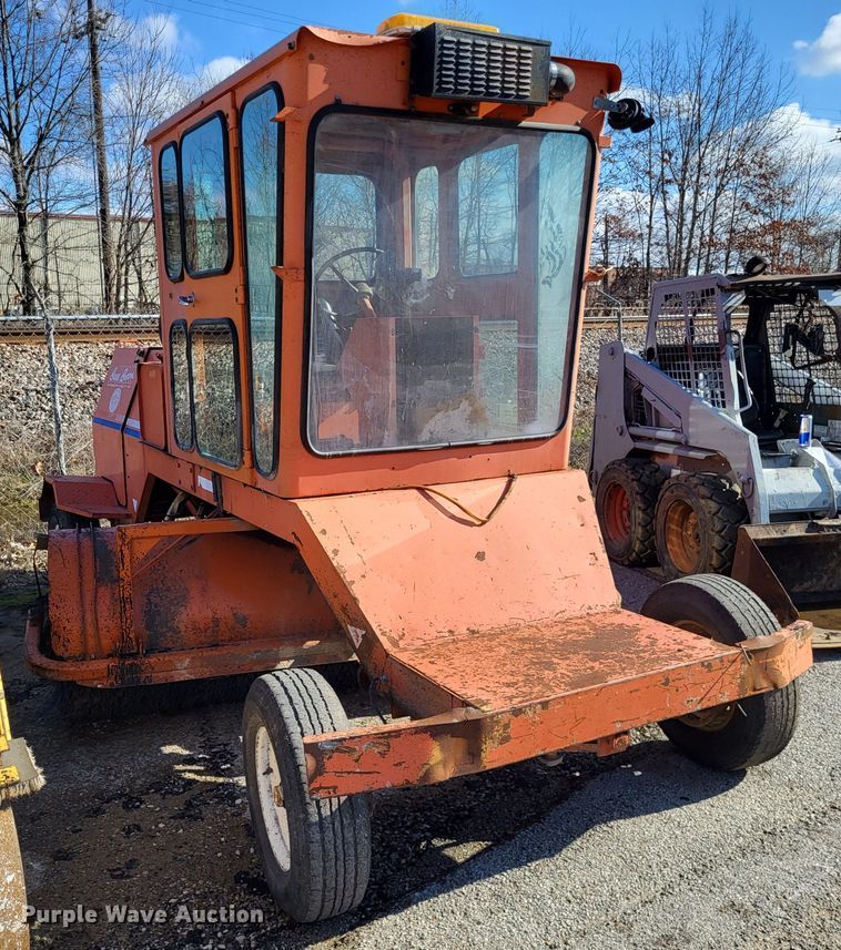 image for item DO3542 1999 Broce RJ350  broom