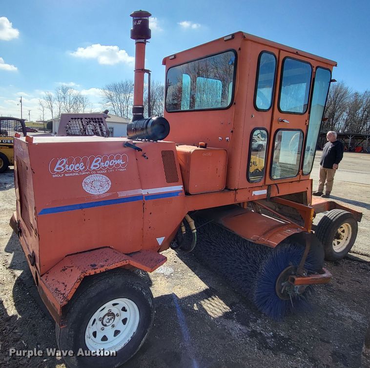 image for item DO3542 1999 Broce RJ350  broom