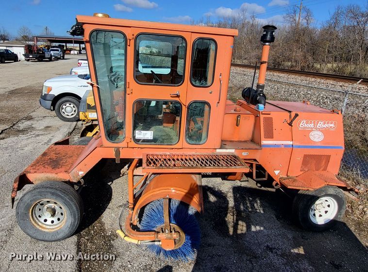 image for item DO3542 1999 Broce RJ350  broom