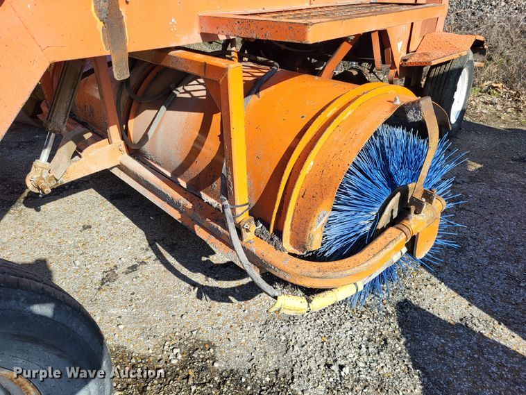 image for item DO3542 1999 Broce RJ350  broom