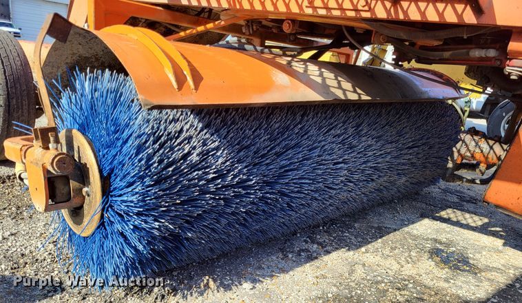 image for item DO3542 1999 Broce RJ350  broom