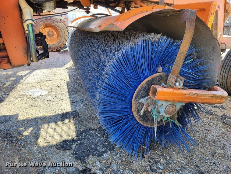 image for item DO3542 1999 Broce RJ350  broom