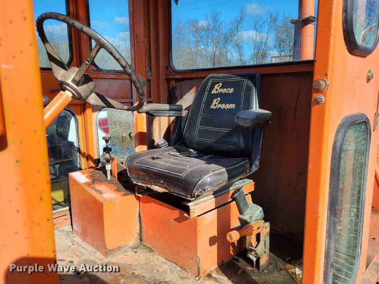 image for item DO3542 1999 Broce RJ350  broom