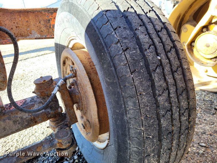 image for item DO3542 1999 Broce RJ350  broom