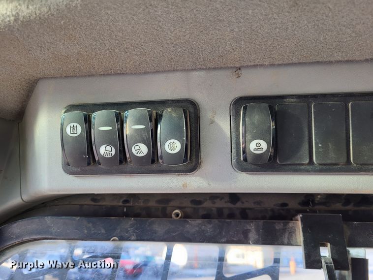 image for item DO3548 2017 Caterpillar 299D2 XHP  tracked skid steer loader