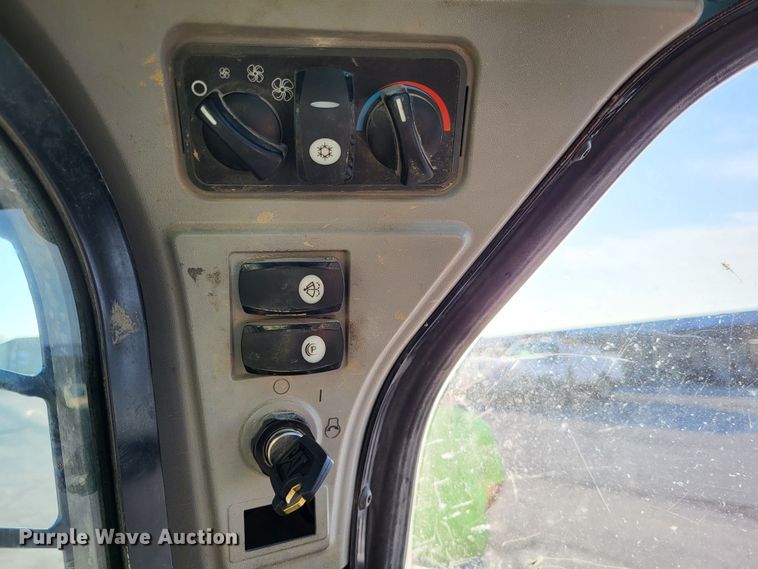 image for item DO3548 2017 Caterpillar 299D2 XHP  tracked skid steer loader