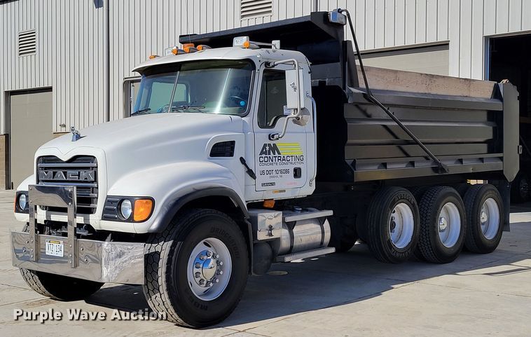 image for item DO4170 2002 Mack CV713 Granite  dump truck