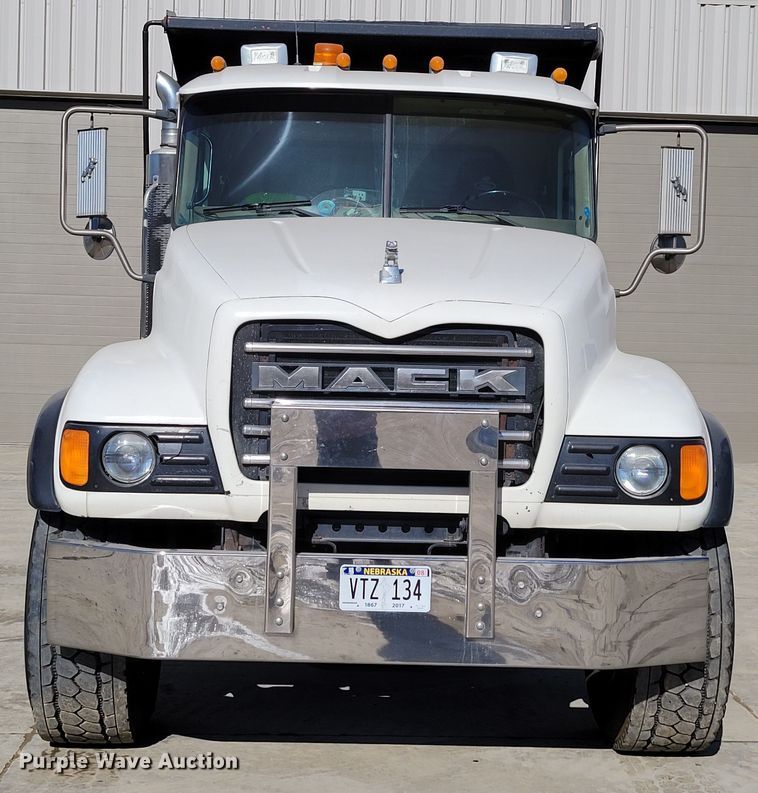 image for item DO4170 2002 Mack CV713 Granite  dump truck