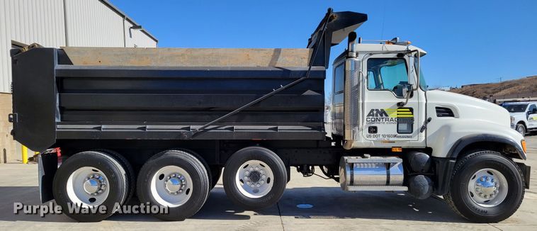 image for item DO4170 2002 Mack CV713 Granite  dump truck
