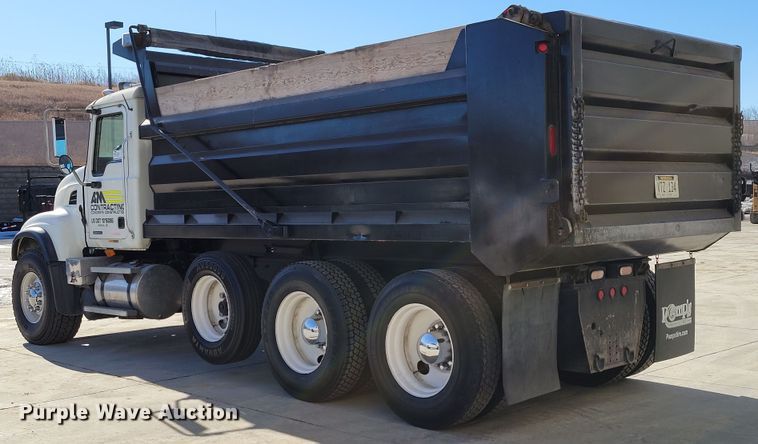 image for item DO4170 2002 Mack CV713 Granite  dump truck