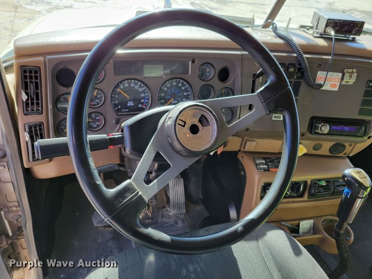 image for item DO4170 2002 Mack CV713 Granite  dump truck