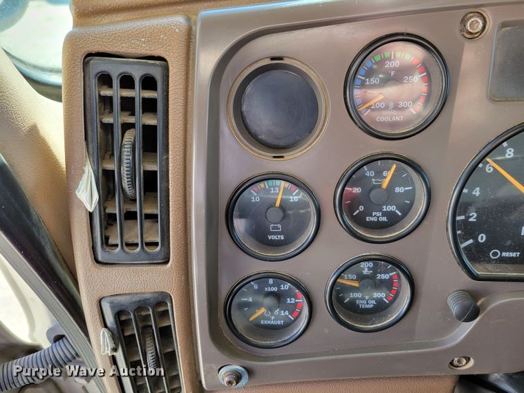 image for item DO4170 2002 Mack CV713 Granite  dump truck