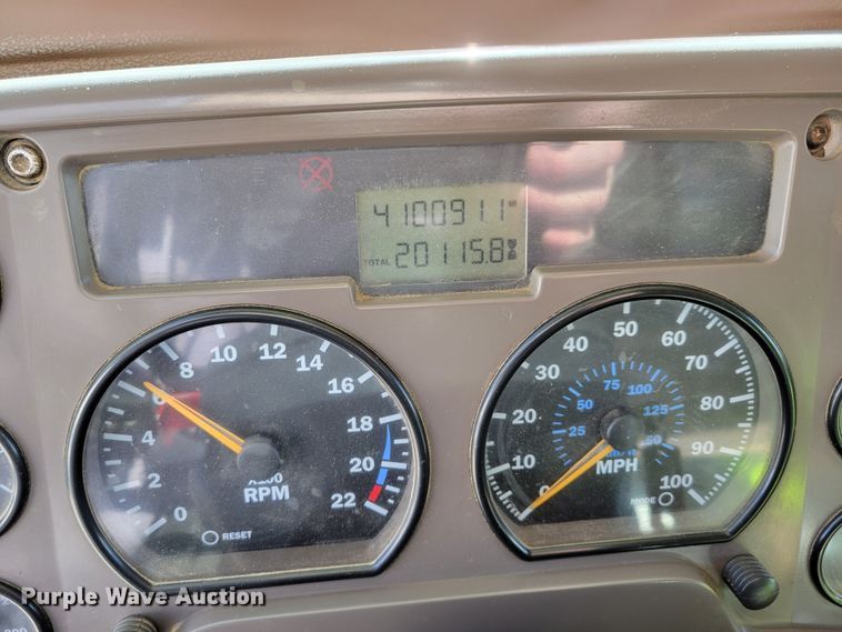 image for item DO4170 2002 Mack CV713 Granite  dump truck