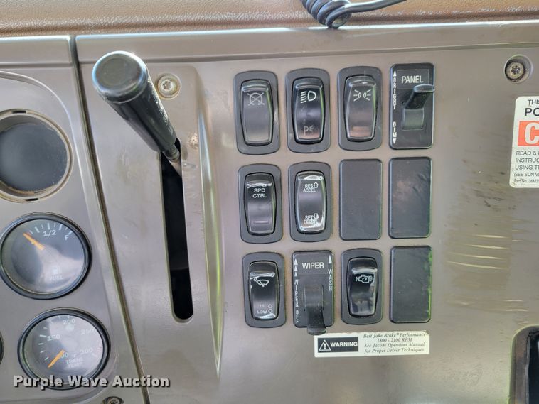 image for item DO4170 2002 Mack CV713 Granite  dump truck