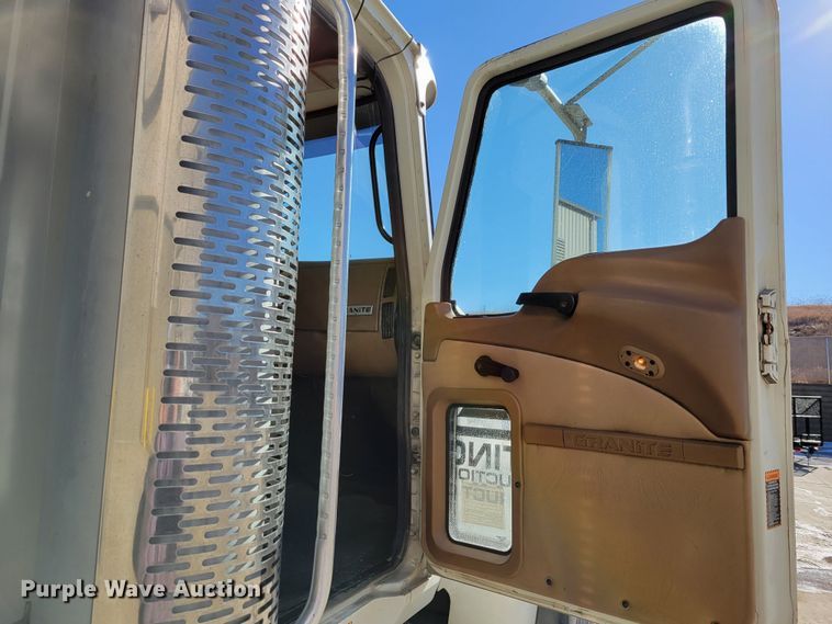 image for item DO4170 2002 Mack CV713 Granite  dump truck