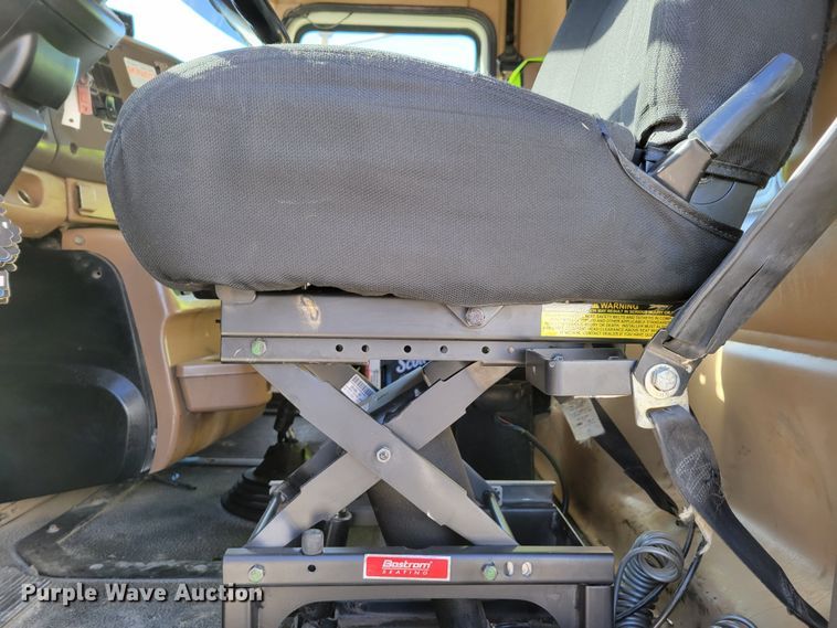 image for item DO4170 2002 Mack CV713 Granite  dump truck