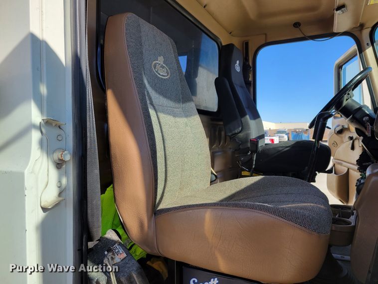 image for item DO4170 2002 Mack CV713 Granite  dump truck