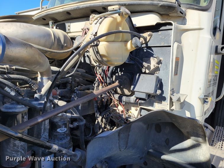 image for item DO4170 2002 Mack CV713 Granite  dump truck