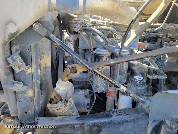 image for item DO4170 2002 Mack CV713 Granite  dump truck