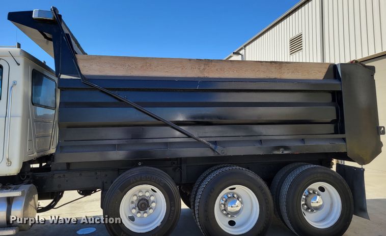 image for item DO4170 2002 Mack CV713 Granite  dump truck