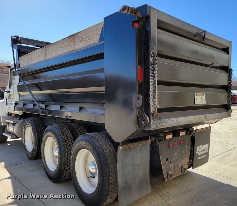 image for item DO4170 2002 Mack CV713 Granite  dump truck