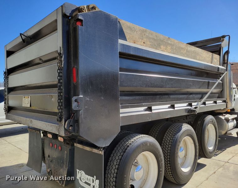 image for item DO4170 2002 Mack CV713 Granite  dump truck