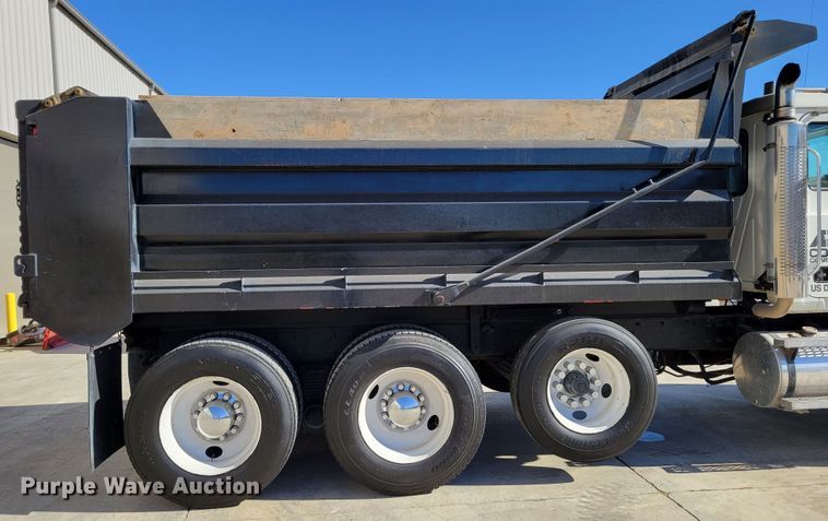 image for item DO4170 2002 Mack CV713 Granite  dump truck