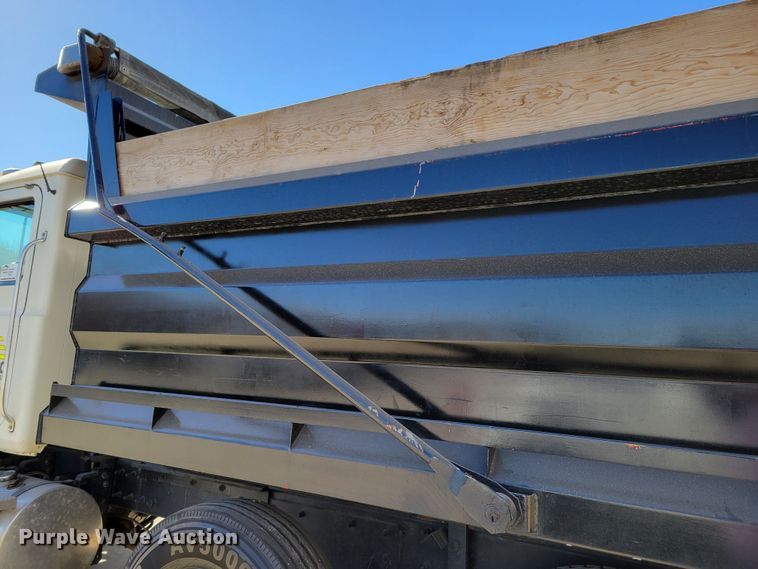 image for item DO4170 2002 Mack CV713 Granite  dump truck