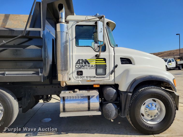 image for item DO4170 2002 Mack CV713 Granite  dump truck