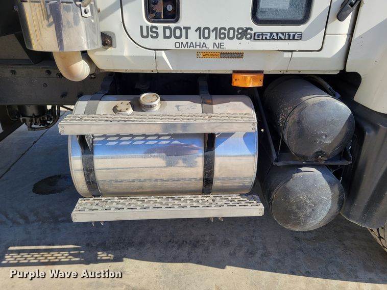 image for item DO4170 2002 Mack CV713 Granite  dump truck