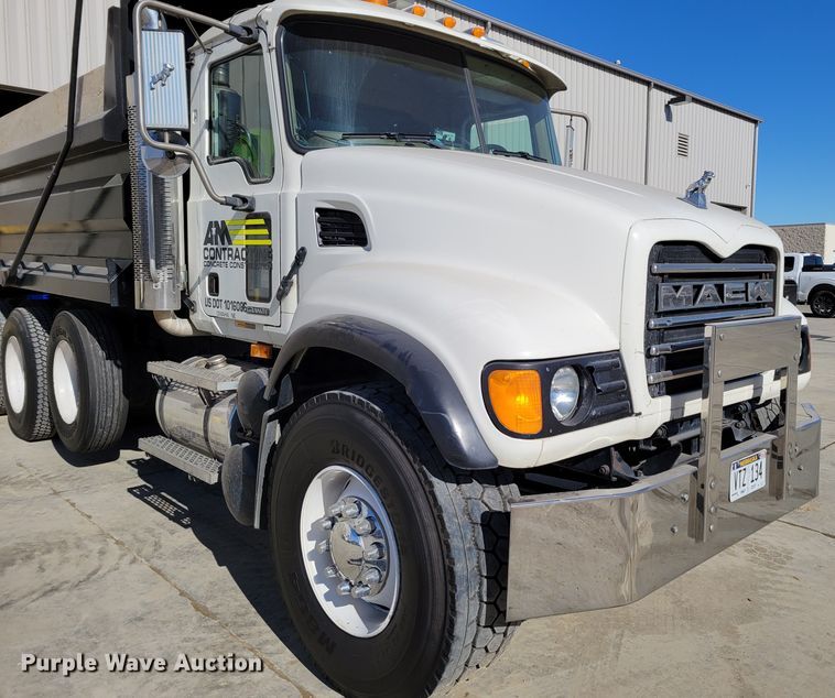 image for item DO4170 2002 Mack CV713 Granite  dump truck