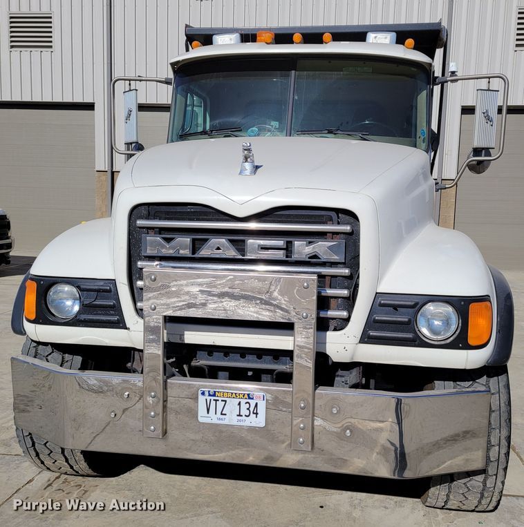 image for item DO4170 2002 Mack CV713 Granite  dump truck