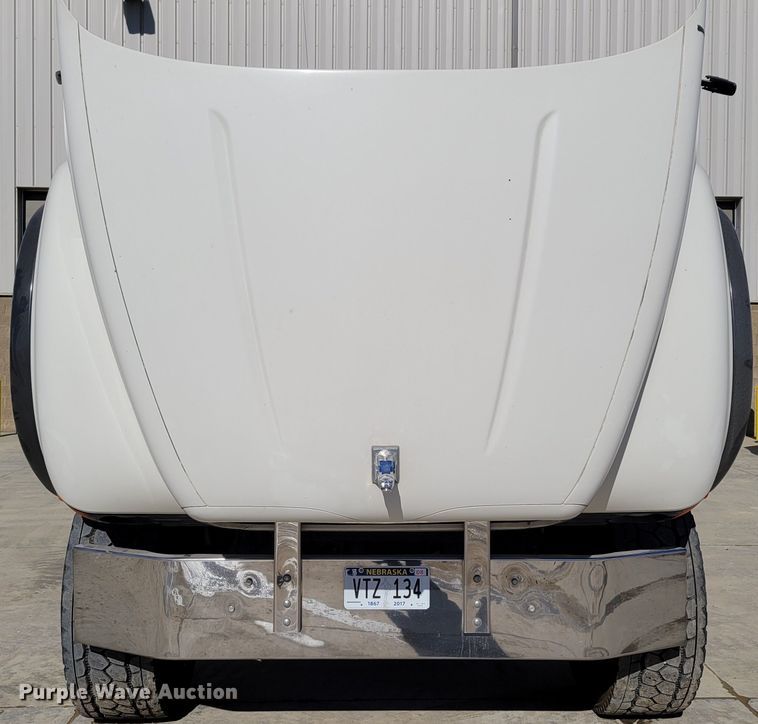 image for item DO4170 2002 Mack CV713 Granite  dump truck