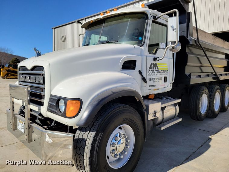 image for item DO4170 2002 Mack CV713 Granite  dump truck