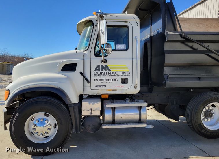 image for item DO4170 2002 Mack CV713 Granite  dump truck