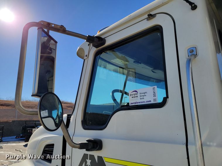 image for item DO4170 2002 Mack CV713 Granite  dump truck