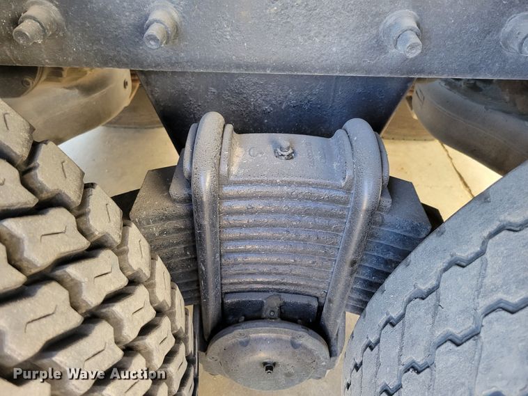 image for item DO4170 2002 Mack CV713 Granite  dump truck