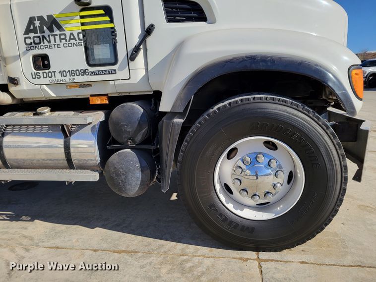 image for item DO4170 2002 Mack CV713 Granite  dump truck