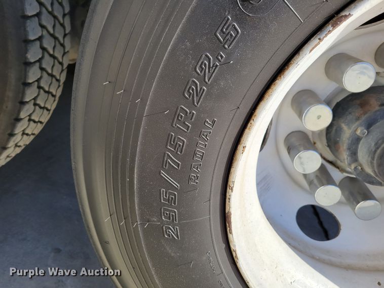 image for item DO4170 2002 Mack CV713 Granite  dump truck