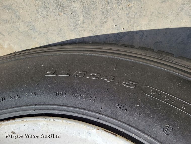 image for item DO4170 2002 Mack CV713 Granite  dump truck