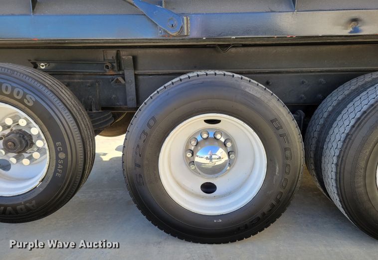 image for item DO4170 2002 Mack CV713 Granite  dump truck