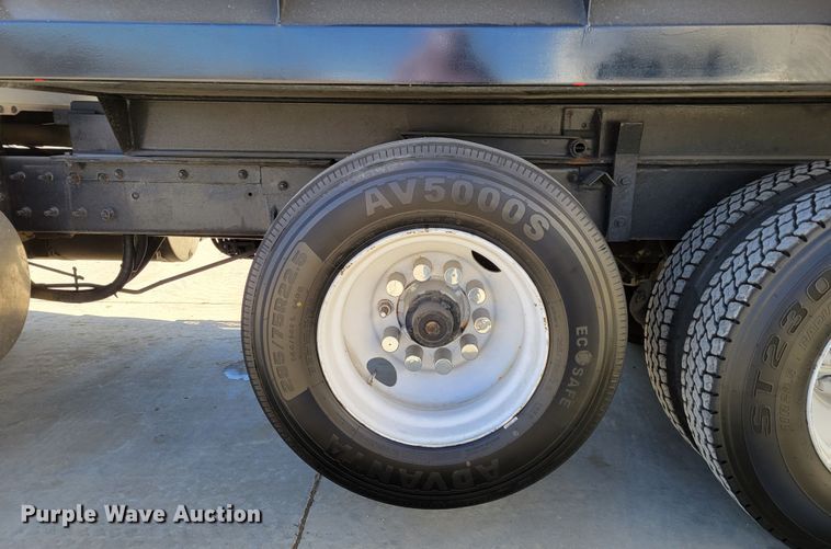 image for item DO4170 2002 Mack CV713 Granite  dump truck