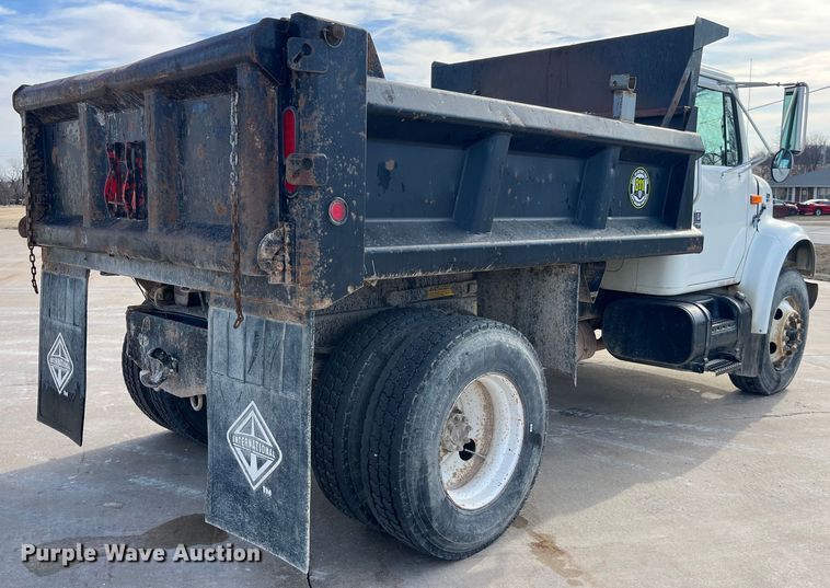image for item DP0465 1999 International 4700  dump truck