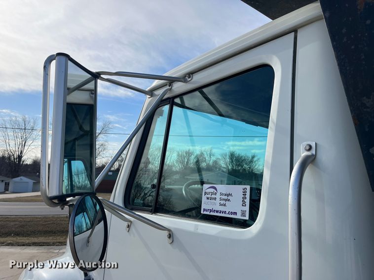 image for item DP0465 1999 International 4700  dump truck