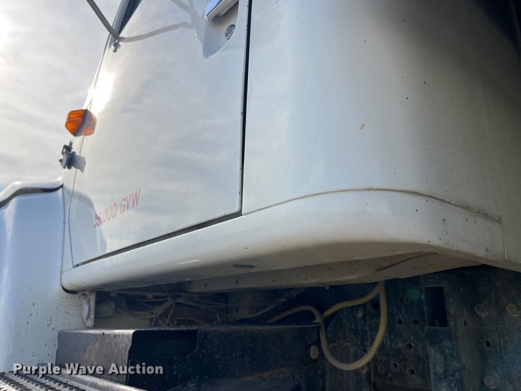 image for item DP0465 1999 International 4700  dump truck