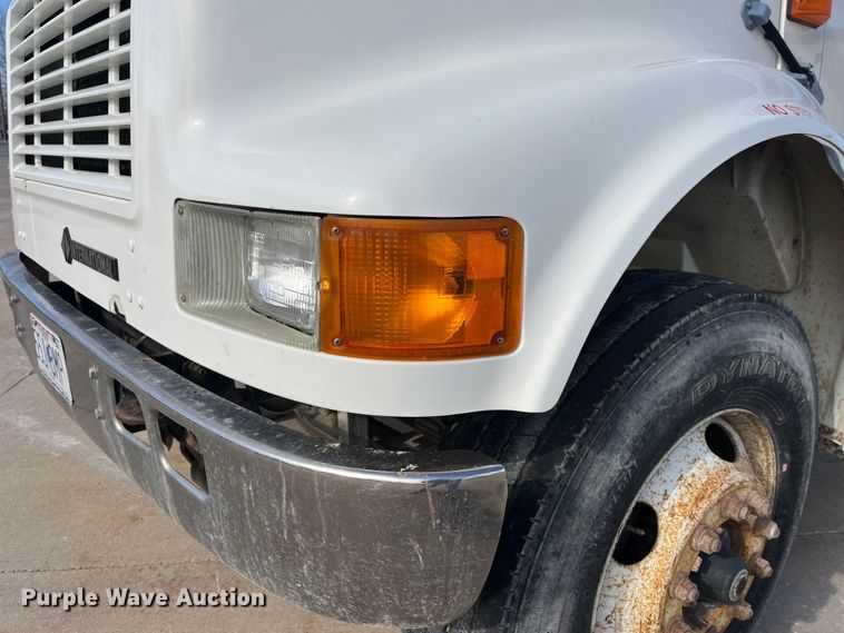 image for item DP0465 1999 International 4700  dump truck