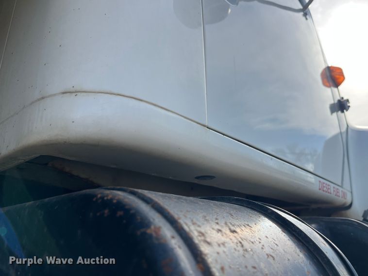 image for item DP0465 1999 International 4700  dump truck