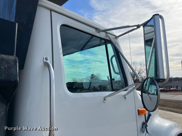 image for item DP0465 1999 International 4700  dump truck